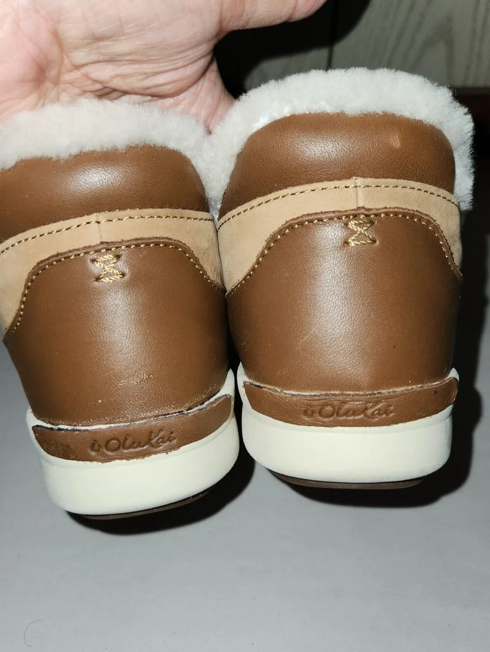 OluKai Malua Hulu Genuine Shearling Tan/Tapa Nubuck Leather Sneaker Women US 7